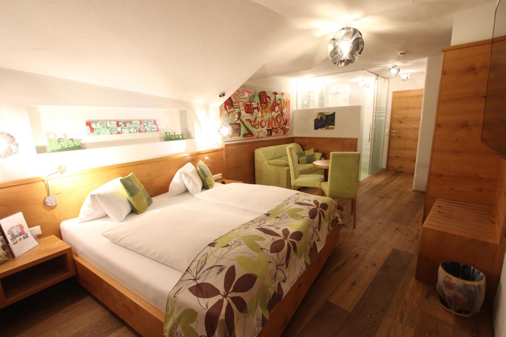 Malerwinkl Restaurant + Kunsthotel Hatzendorf Luaran gambar