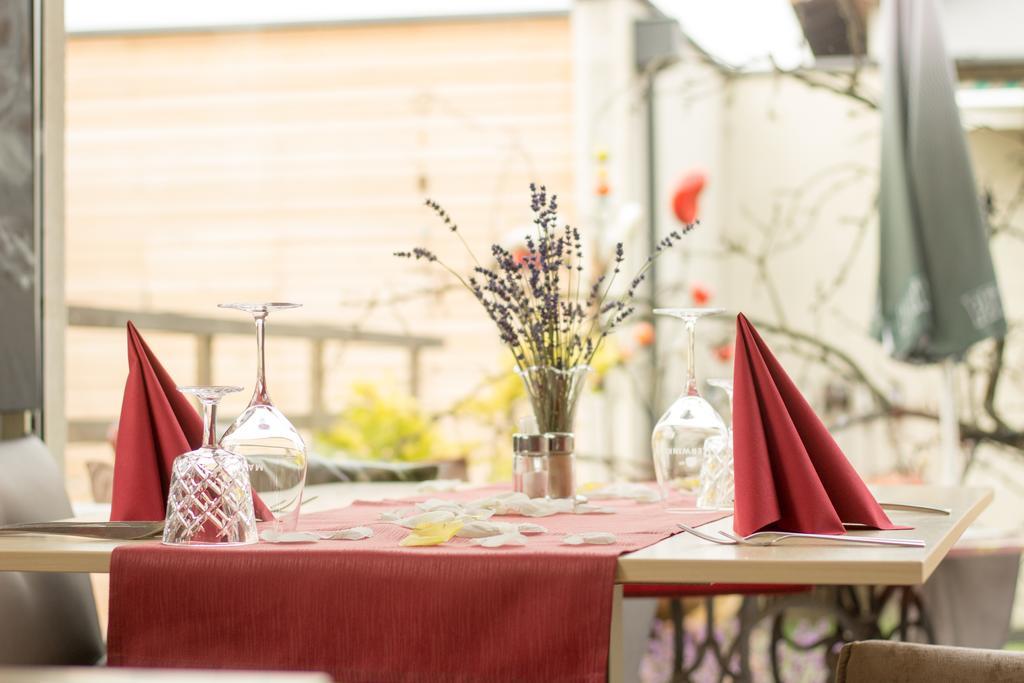 Malerwinkl Restaurant + Kunsthotel Hatzendorf Luaran gambar